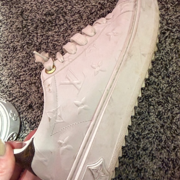 LV Shoes - Picture 7 of 16